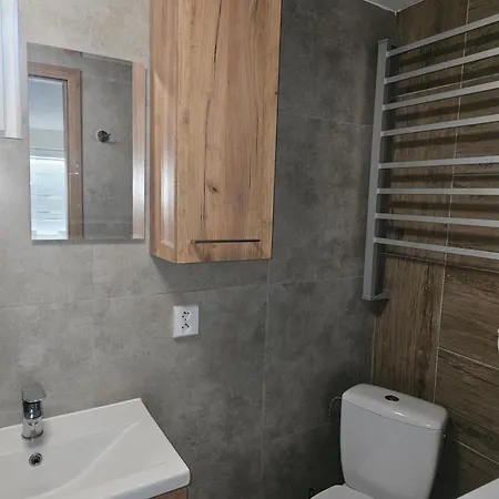 - Topolianska Apartamento *