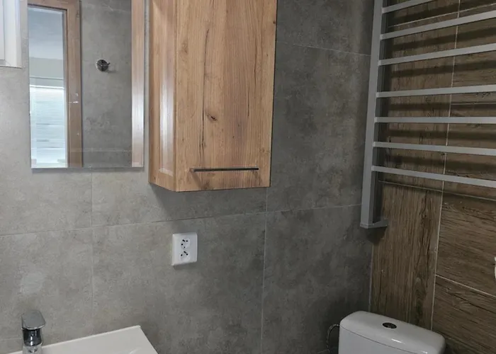 - Topolianska דירה *